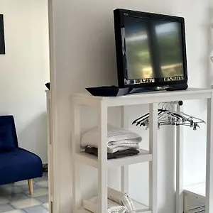 https://residenza-saturno-7.sicilyhotelsitaly.net